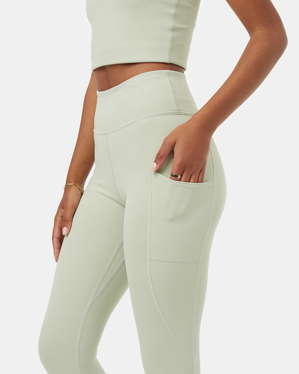 InMotion 7/8 Pocket Legging - Image 4